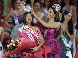 Gazini ganados is named the new miss universe philippines at the binibining pilipinas 2019 grand coronation night held on sunday, june 9, at the araneta coliseum. Miss Universe 2018 Catriona Gray Crowns Her Successor As The Miss Universe Philippines 2019 The Rahnuma Daily