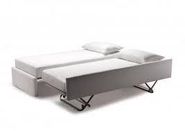 Singoli o matrimoniali, in colori chiari o scuri, con o senza testiere e con design armoniosi e in stili classici o ricercati. Letto Singolo Con Secondo Letto Summer C Berto Salotti