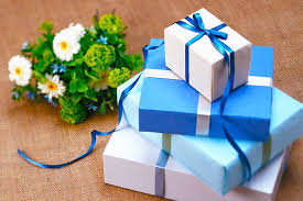 Currency is always a good gift, especially for younger couples. How Much Should A Boss Spend On An Employee Wedding Gift