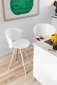 Calligaris Bahia Bar Stool Available In A Number Of Colours And Finishes Matching Dining Chair Also Available Arredamento Sgabelli Sgabelli Cucina