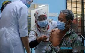 Diterbitkan 5 may 2021, 12:05 am. Bernama Seeing Is Believing Prompts Tok Batin Apen To Join In Queue For Vaccine Jab