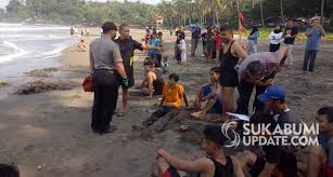 Berenang Sambil Cari Kumang Pemuda Sukaraja Hilang Di Pantai Karanghawu Sukabumi