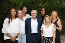 Julie gayet est une femme engagée.et, elle le prouve une nouvelle fois. Who Is Julie Gayet Dating Julie Gayet Boyfriend Husband