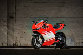 比v4r還划算 ducati desmosedici rr 低里程市售gp廠車競標中 supermoto8 ducati desmosedici rr ducati motogp race