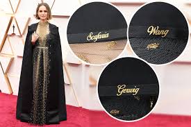 Natalie portman would like to remind the film academy that female directors exist. Oscars 2020 Natalie Portman Dons Cape With Names Of Snubbed Female Directors