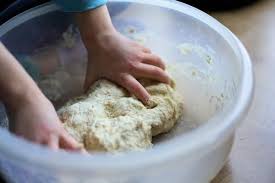 Pate A Pizza Epaisse Et Moelleuse Recette En 2020 Pate A Pizza Epaisse Pate A Pizza Levure Alimentaire