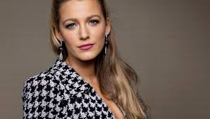 Viser stolt frem sin vaskebrett-mage