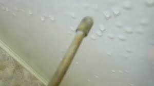 هل من الممكن لصق ورق الحائط على الجدران المطلية مسبق ا كيفية لصقها بشكل صحيح وما هو الغراء وورق الحائط الذي يجب اختياره ومدة جفاف السطح لصق ورق الحائط فوق الطلاء