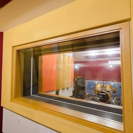 Ventana de visión directa en el estudio de grabación