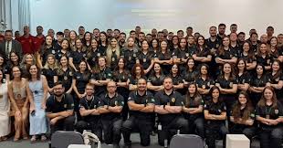 POLÍCIA CIVIL FORMA 82 NOVOS ESCRIVÃES DE POLÍCIA NA UEP/ DEINTER-8* Na  manhã de 15/01/2026, foi realizada a solenidade de formatura do Curso de  Formação Técnico-Profissional para Escrivães de Polícia, promovido pela