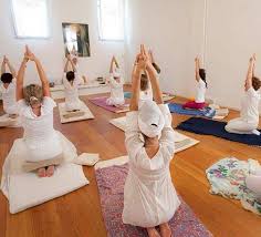 This is your beginner guide to yoga. Sich Und Anderen Gutes Tun Wirtschaftsforum De