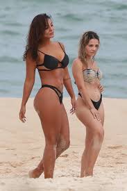 Share facebook share twitter share whatsapp+ open share. Carol Nakamura Surfa Muito Em Dia De Praia No Rio De Janeiro Carol Nakamura Dia De Praia Praia