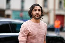 The rest of the main cast includes adil dehbi as sim , randy kerber as randy , ludovic louis as ludo , damian nueva cortes as jude , lada obradovic as katarina , and jowee omicil as jowee. Je L Aime Comme Un Fou Tahar Rahim Discret Sur Sa Vie Privee Se Confie Sur Leila Bekhti