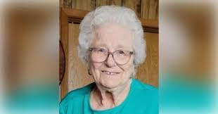 Fern Wallace's Instagram, Twitter & Facebook