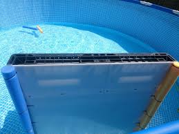 Ruckseite Mit Pe Platten Kunststoff Platten Und Pool Nudeln Zum Schutz Der Poolfolie