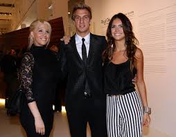 Wanda nara offers sneak peek inside new milan apartment with mauro icardi. Wanda Nara And Maxi Lopez Celebrated The New Year Together Fucaa