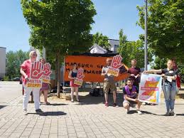 Gleichzeitig schlagen wir sie bei den ortsansässigen wohnungsbaugesellschaften (entweder gewobau, gwh oder wohnstadt) für eine evtl. Mietenstopp Aktionstag In Marburg