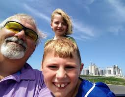 One of the great things about being retired is being able to do things with  the Grandkids. After spending two weeks before school started in 2019 in  Texas, I drove them home