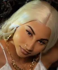 Sandra Rose's Instagram, Twitter & Facebook