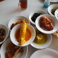 Di daerah padang, itik juga diolah menjadi salah satu makanan khas paling enak yang bernama gulai itiak. Warung Nasi Padang Di Malang Warung Nasi