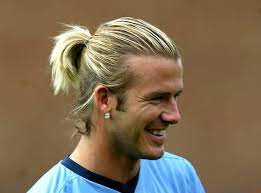 Il trapianto di capelli di david beckham, noto per i suoi lunghi capelli . L Evoluzione Dei Capelli Di David Beckham Calciatori Brutti