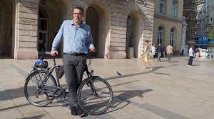 Tehát kijelenthetjük, hogy most sincs karácsony gergelynél bicikli. Karacsony Gergely Biciklivel Budapesten Keresztul Facebook