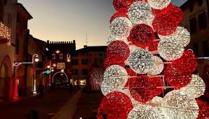 The black christmas tree is the hot tree trend! Six Of Italy S Most Unique Christmas Trees Italy Magazine