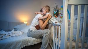 Biasanya yang terbaik adalah menemukan cara menenangkan bayi dan lingkungannya. Cara Mengatasi Anak Rewel Menangis Di Malam Hari Popmama Com