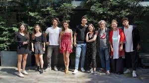 İzmir'in güzel mahallerinden sığacık'ta çekimleri gerçekleştiriliyor. Ptu4u0xaj5foim