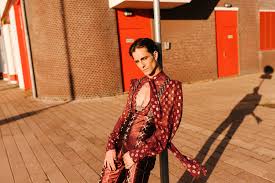 Солиста группы maneskin дамиано давида поздравила его девушка с победой по мнению публики, одним из самых ярких участников maneskin стал солист этой группы — дамиано давид. Avbza3 Jhgqrhm