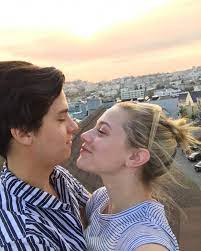 Cole nació 15 minutos después de su hermano gemelo, dylan sprouse. O Sursa De Incredere Spune Ca Nu Stiti Nimic Cel Mai Indragit Cuplu Din Riverdale Ne A Tras Pe Sfoara