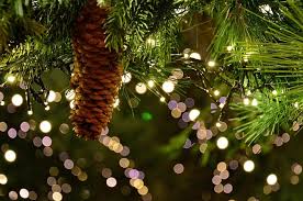 Il governo starebbe valutando di allargare le maglie per lo spostamento tra i piccoli comuni nelle festività natalizie (25, 26 e 31 dicembre), consentendo delle deroghe. Natale Covid Congelati Gli Spostamenti Il Friuli