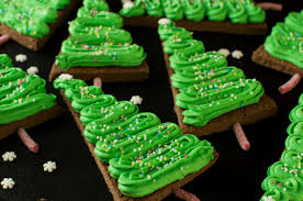 Celebrate this holiday season with these insanely delicious and crazy easy christmas party recipes! 30 Easy Christmas Treats Insanely Good