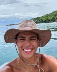 Aaron Lacabe's Instagram, Twitter & Facebook