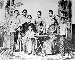 Untuk model bawahan wanita misalnya mini dress, celana panjang, longdress, jumpsuit dan masih banyak lagi. Kebaya Wikipedia