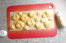 Sprinkle some straight into the squares. How To Make Shimmery Buttercream Roses 50th Anniversary Cake Rose Bakes