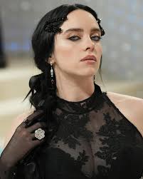 HBD Billie Eilish @billieeilish #happybirthday #billieeilish  #whatwasimadefor congrats @barbie #whatwasimadefor 📷 @seanzanni