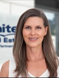 Angela Manix's Instagram, Twitter & Facebook