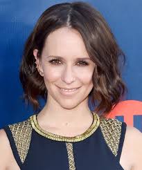 Jennifer love hewitt looks unrecognizable. Jennifer Love Hewitt Instyle