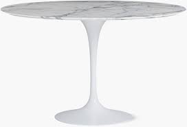 120 cm/70 cm design table fitting 6 chairs in very good conditions (only 2 superficial scratches, see picture). Saarinen Dining Table Design Within Reach