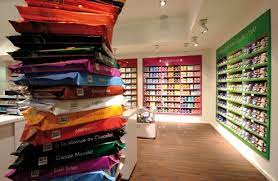 The store sells a variety of chocolates in various flavours and sizes. Ritter Sport Schokowelt Berlin Mitte Schokoladen Konditoreien