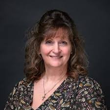 Deanna Hendrickson's Instagram, Twitter & Facebook