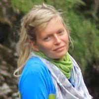 Kari Poole's Instagram, Twitter & Facebook