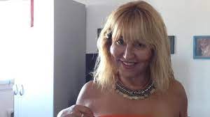 Elle voulait ouvrir des chambres d'hôtes dans la maison de la mère de françois et se marier. Marie Paule En Couple Avec Une Femme Juste Pour Le Fun L Amour Est Dans Le Pre Antenne Reunion Fr