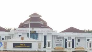 Hal ini dapat diterapkan untuk meja kerja di kantor. Jadi Buron Polisi Anggota Dprd Labusel Kasus Cabut Kuku Masih Terima Gaji Bagian 1
