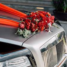 Modern Red Wedding Car Decoration With Roses Wildflower Red Rose Flowers Weddings Weddingtrends W Wedding Car Decorations Wedding Car Red Wedding Flowers