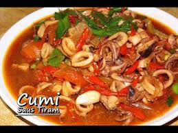 Cuci bersih cumi, buang isinya. Resep Dan Cara Memasak Cumi Saus Tiram Mudah Enak Dan Lezat Ala Zasanah Youtube