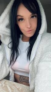 Michelle Eisenhower's Instagram, Twitter & Facebook