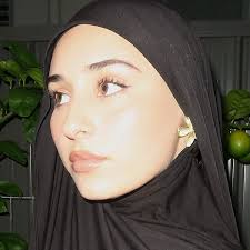 Top 100 Muslim Fashion Influencers in 2025