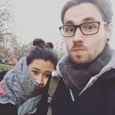 Friendly couple looking for new digs in Z2 ‹ SpareRoom